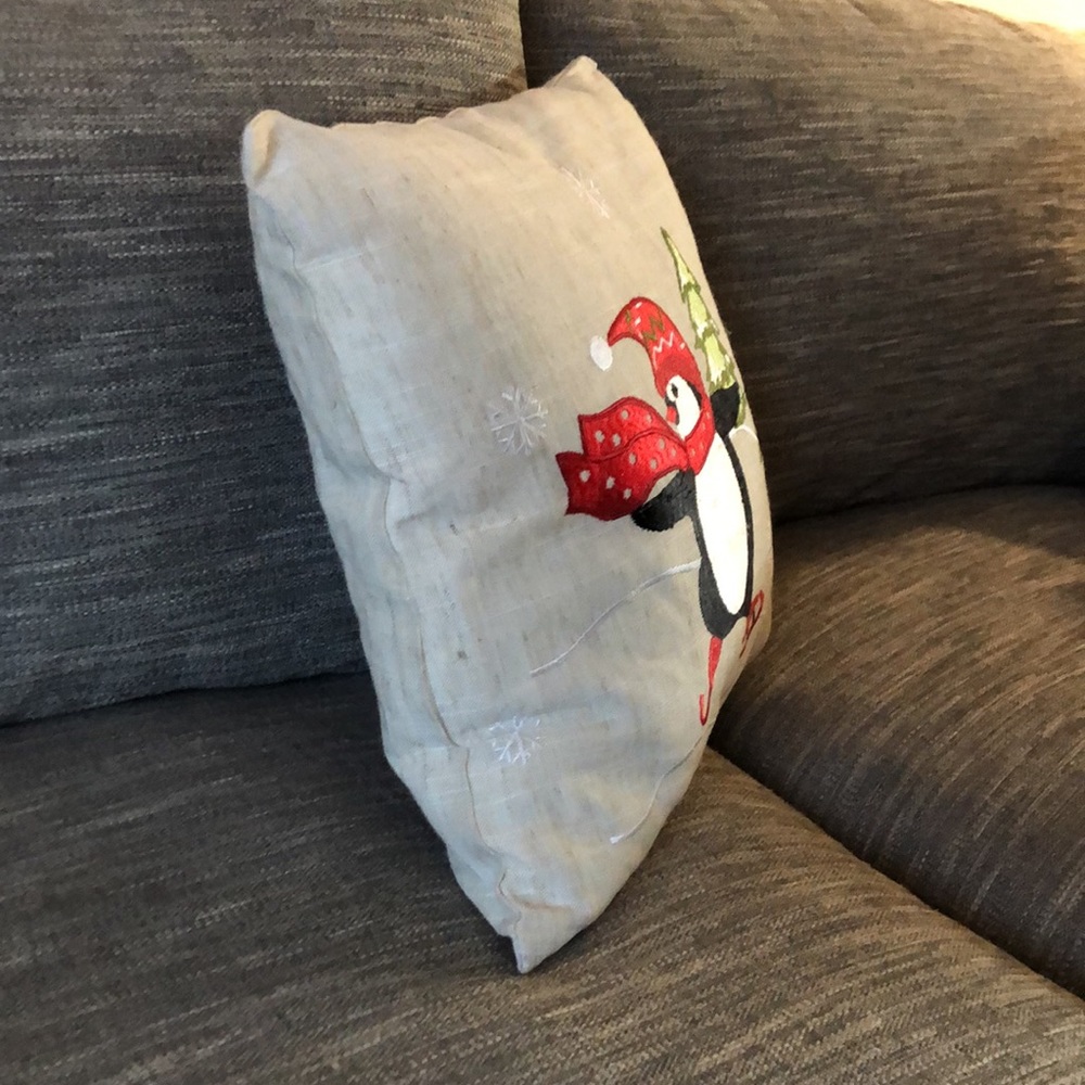 NWOT decorative holiday throw pillow - Picture 2 of 3